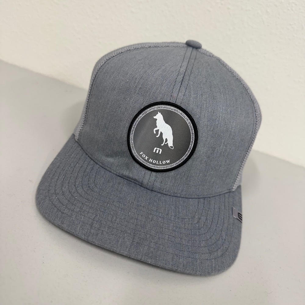 TravisMathew Trucker Hat‎ Mens OSFM Grey Excellent Fox Hollow Snapback Mesh Cap